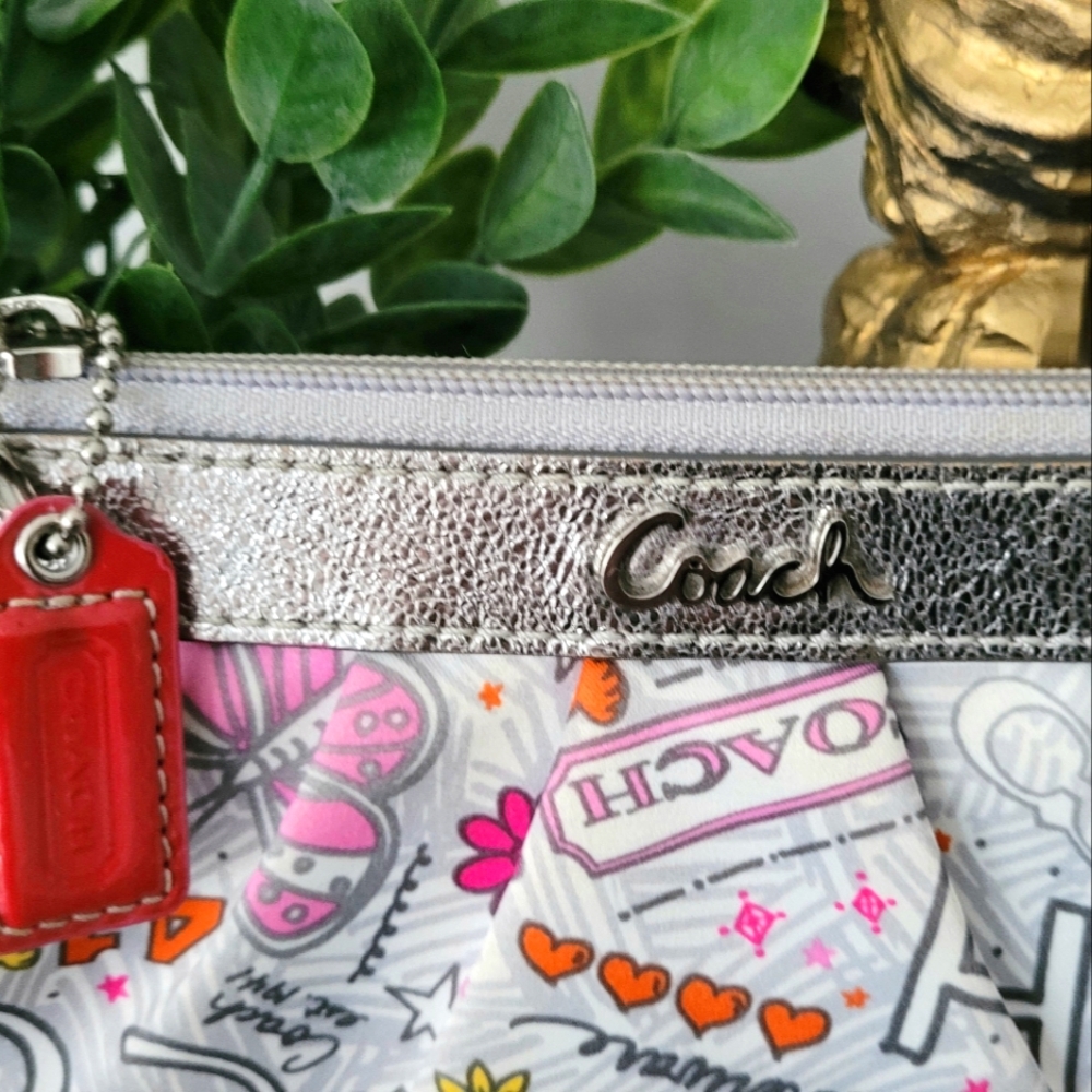 EUC Sateen Coach POPPY.- RARE Butterfly print LARGE Wristlet - Picture 5 of 7